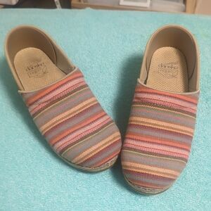 Dansko Vegan Artisan Woven Clogs NWOT 8.5 Multicolor Slip-On Work Comfort Shoes